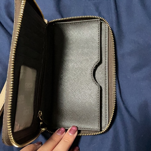 Michael Kors wristlet/wallet - Picture 4 of 9